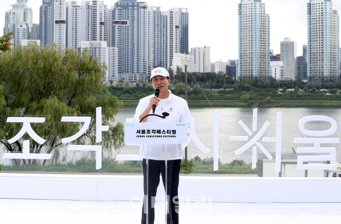 [포토] 오세훈, "지붕없는 조각미술관 만들겠다"