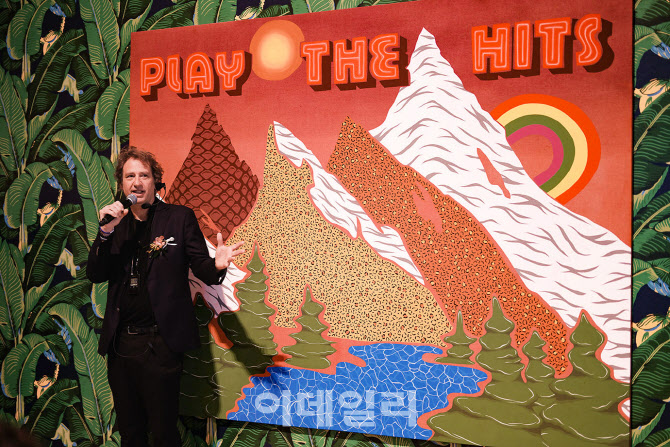 [포토] 작품소개하는 조엘 메슬러