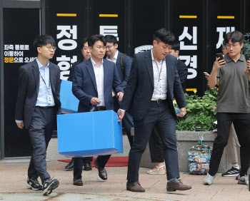'김건희 목걸이 자수' 이봉관 서희건설 회장, 특검엔 무슨 말할까