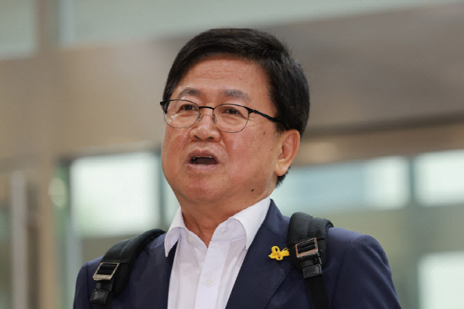 최교진 “성적 떨어져 우는 여학생, 뺨 때린 적 있다”