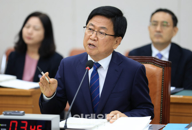 [포토]인사청문회, '답변하는 최교진 장관 후보자'