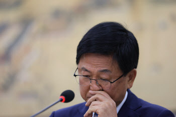 최교진, '사과 또 사과...곤혹스러운 인사청문회'