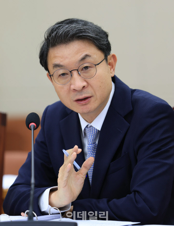 [포토]이억원, '국장보다 미장 투자...시장 경험 위해'