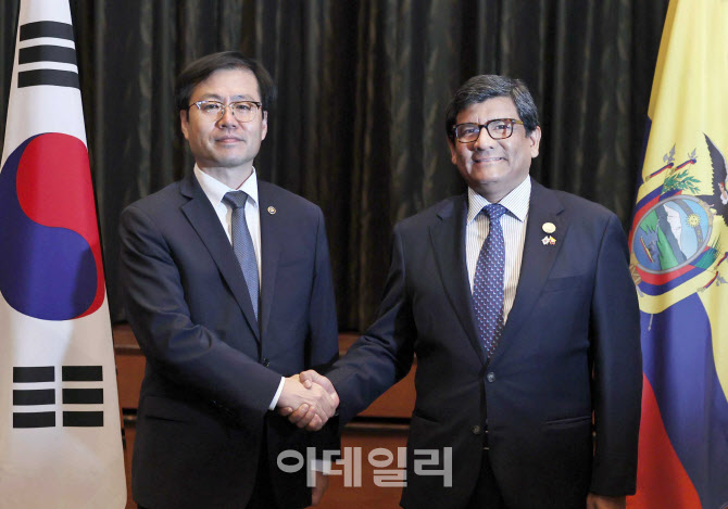 한-에콰도르, 전략적경제협력협정 맺어…새정부 첫 FTA 정식서명