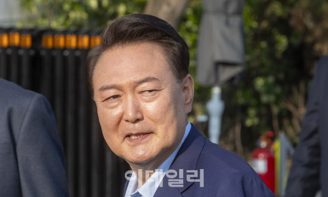국회 CCTV 열람에…윤측 "전직 대통령 망신주기"
