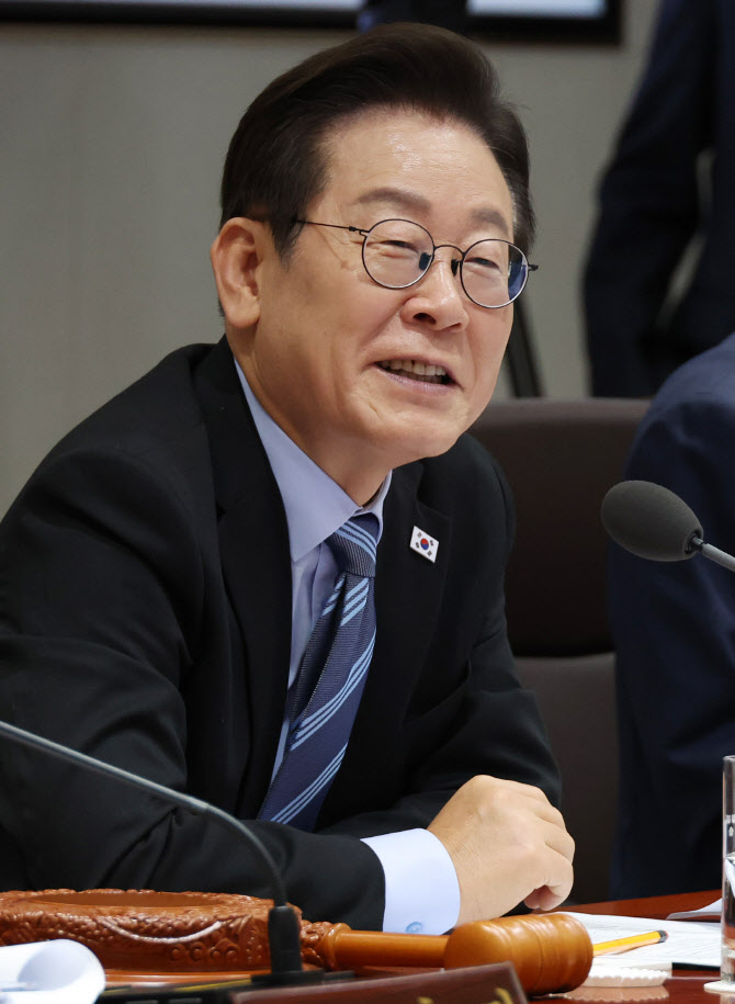 與 원외위원장 만난 李대통령 "지금 인기보다 퇴임날 실적 중요"