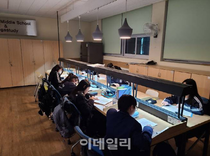학교 안팎 ‘스터디카페’ 처럼...교육부, 전국 50곳 학습센터 선정