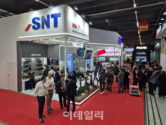 SNT, 폴란드 국제방산전시회서 전차 파워팩·화기 기술력 선봬