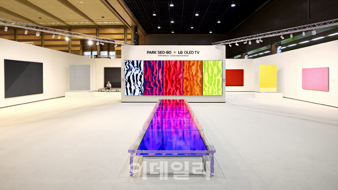 LG전자, 올레드 TV로 '단색화 거장' 미디어아트 전시