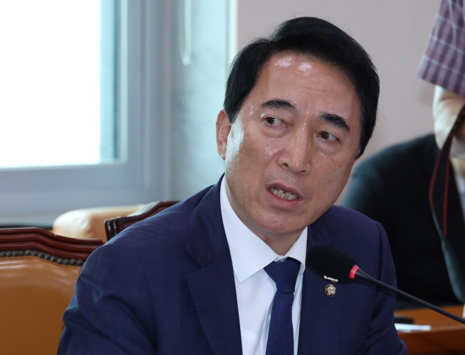 與박수현 "윤석열, 국정원 동원한 사법유린 단죄할 것"
