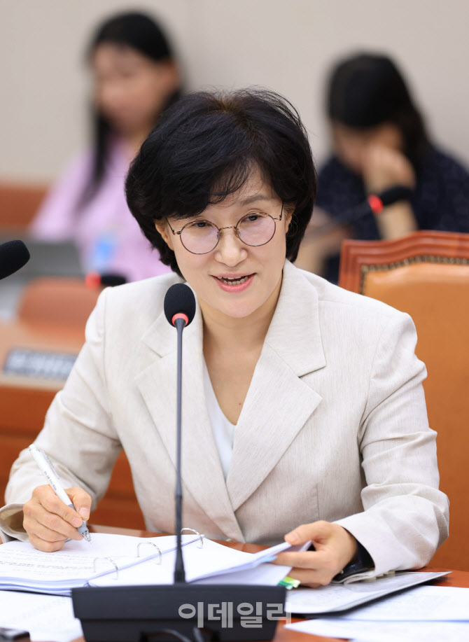 [포토]원민경, '성평등가족부 확대 개편 차질없이 추진'