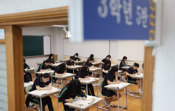 9월 모평 국어·수학·영어 작년 수능 수준…변별력은 확보