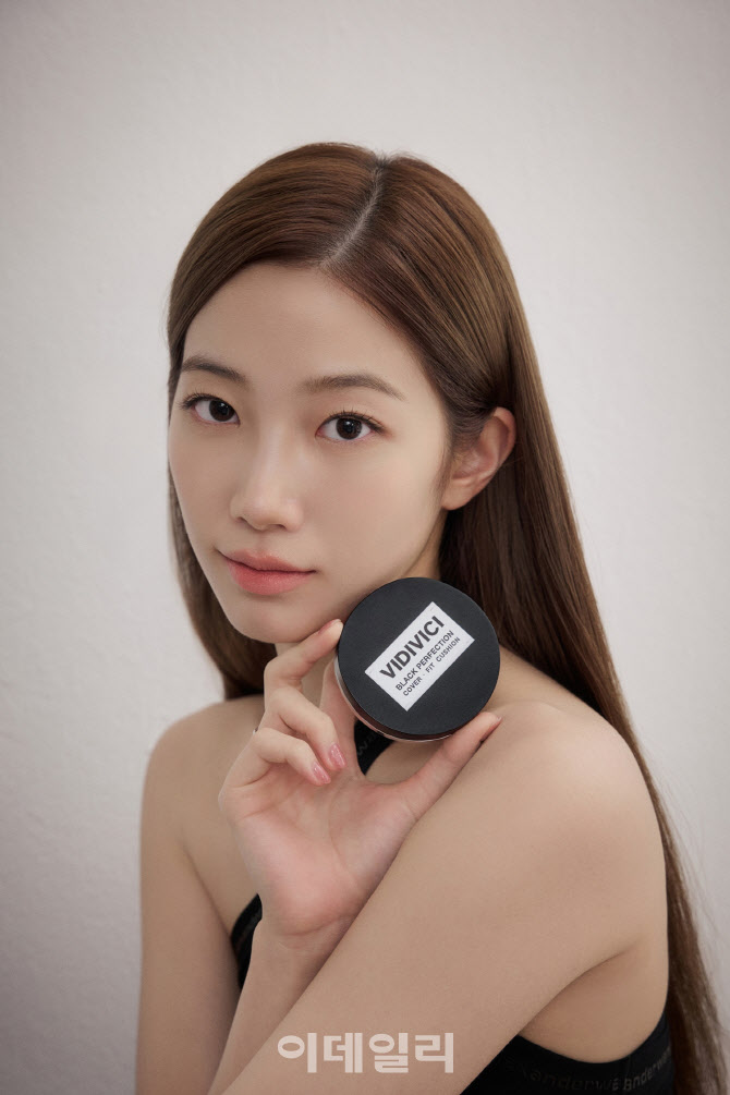 "보습 윤결 잡았다" 비디비치, 신제품 '블랙 쿠션' 선봬