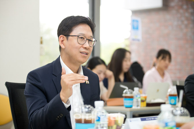 배경훈 장관 "AI 성과 내려면 과학 융합 통해 원천기술 확보해야"