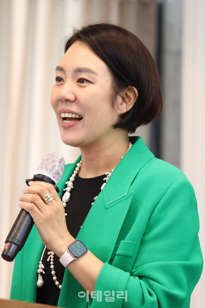 [포토]전혜진 교수, '젊음이 부럽지 않다-슬기롭게 나이 먹는 법'