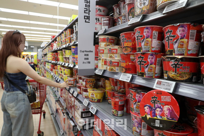 [포토] 한류 열풍으로 라면 판매 급증