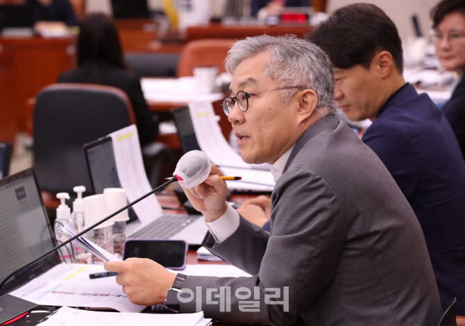 최강욱 ‘2차 가해’ 논란…국힘 "민주당 인식 수준 보여줘"