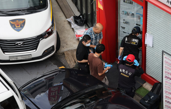 "제가 못 움직여요"...'3명 사망' 피자가게 칼부림 119 신고 보니