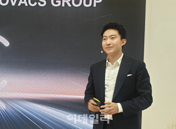 에코백스 “한번에 1000㎡ 로봇청소…사실상 영구 배터리"[IFA 2025]