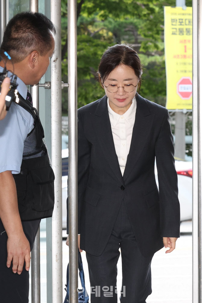 [포토]'이종섭 도피 의혹' 최지현 전 인사비서관, 특검 출석