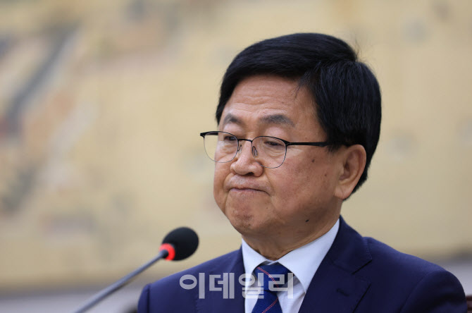 '이념 편향·막말 논란' 최교진 결국, SNS 폐쇄