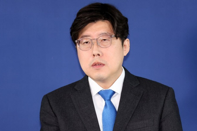 “성희롱, 범죄 아냐” 조국혁신당 이규원...2차 가해 논란
