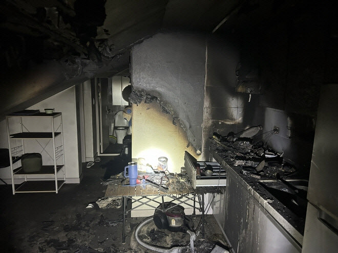 "고양이가 전자레인지 켰다?"…포항서 빌라 화재