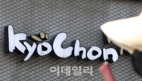 "닭 공급 부족해 손해봤다"…교촌 일부 가맹점주 소송 '예고'