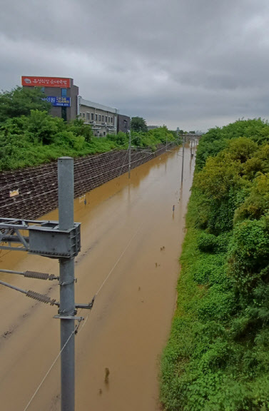 충남·전북에 '극한 호우'…침수·정전 속출