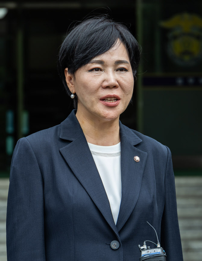 與전현희 "美 취업비자 쿼터할당, 尹정부서 해결했어야"