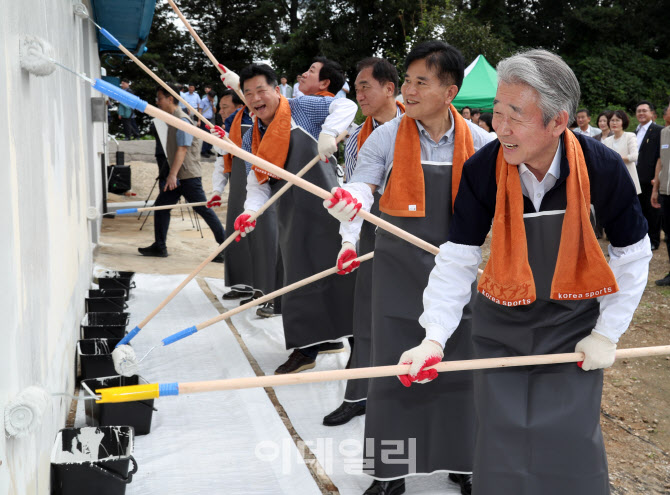 [포토] 농협, 사랑의집고치기 봉사활동