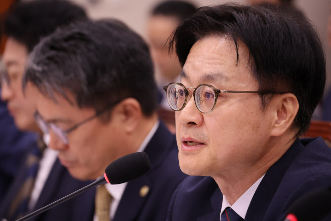 산업장관 “다다음주 한·미 지재권 합의 진상조사 결과…꼼꼼히 살필 것”