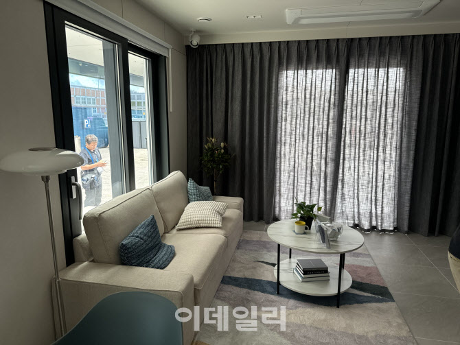 삼성전자의 'AI 홈' 주택…"편리함·에너지·보안 다 잡았다"[IFA2025]