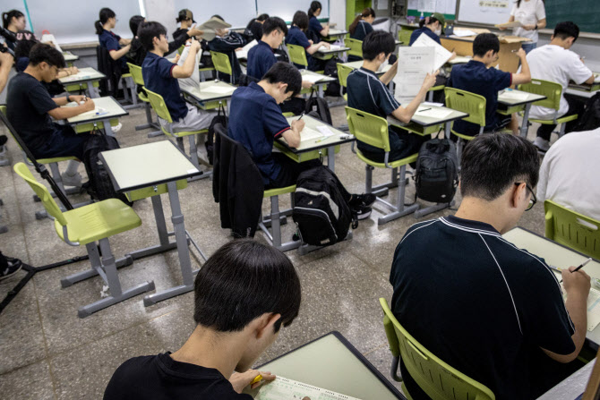 올해 수능 55.4만명 지원… ‘사탐런’ 역대급