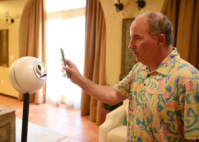 하루 만에 주가 3000% 폭등…'월드코인' 베팅한 '이 회사'