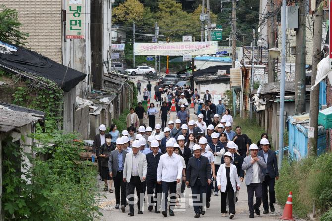 [포토]오세훈 서울시장 백사마을 철거 점검