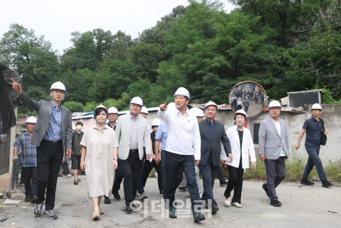 [포토]백사마을 확인하는 오세훈 서울시장
