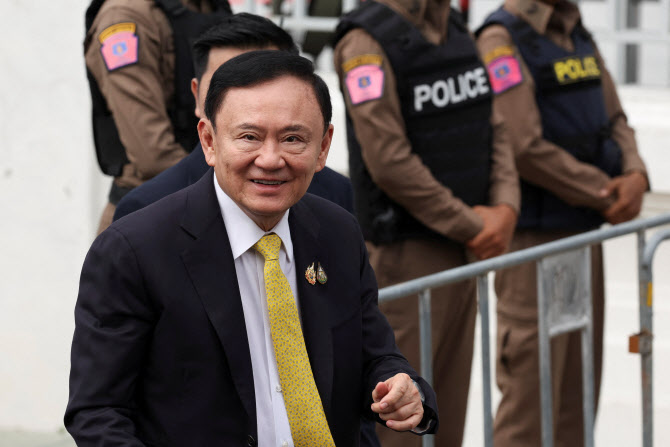 'VIP 수감' 논란 탁신 전 총리에 태국 대법원, 1년 교도소 실형