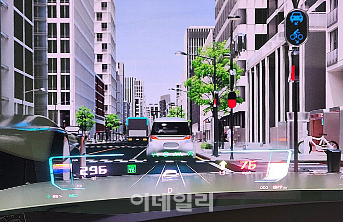 차 유리창 전체가 내비로…HUD에도 급이 있다[IAA2025]