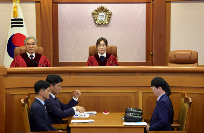 조지호 “항명으로 민주주의 지켜”…국회 “尹 지시에 복종” 격돌