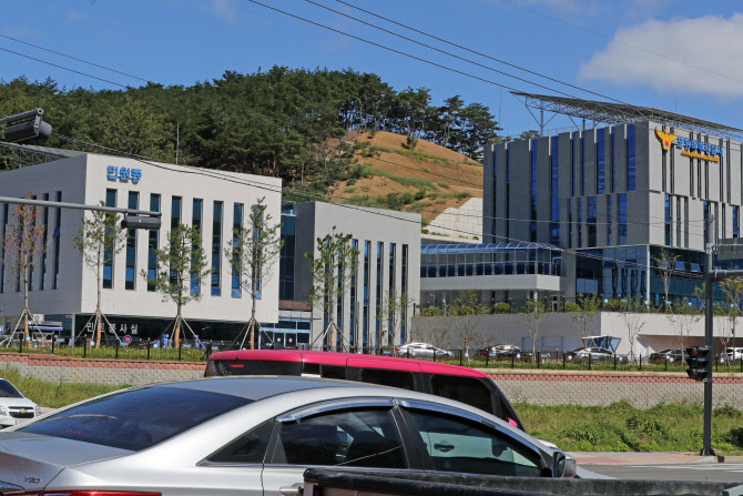 "아파트 주차장, 악취 신고했더니 시신이..." 경찰 수사