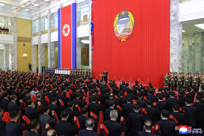 김정은 "비상한 지위 못되돌려"…정권수립일, 핵보유국 의지 재확인