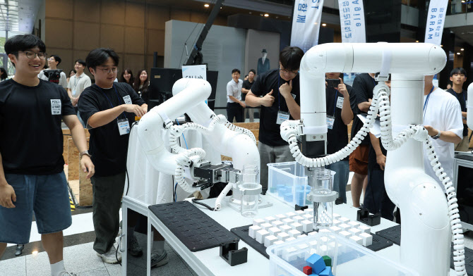 포스코홀딩스 ‘산업용 AI-로봇 경진대회’ 개최…청년 AI 전문가 육성