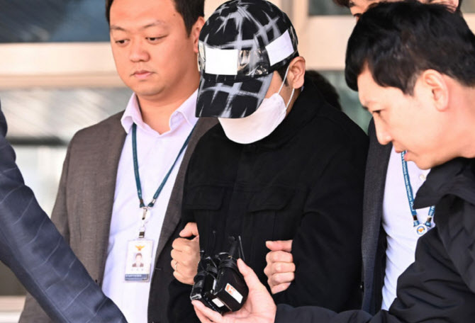 '이선균 수사정보 유출' 경찰 "파지 찍은 것"..혐의 부인 이유