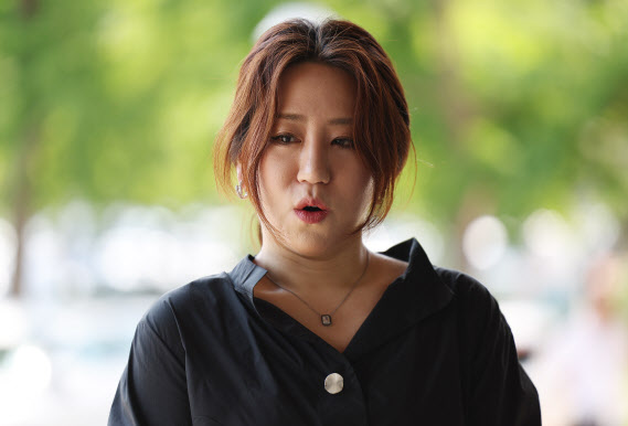 `고발사주 제보자` 조성은, 사문서위조 혐의 유죄…징역형·집유