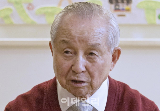 김장환 목사 측 "특검, 선량한 참고인 불법·부당 표적 수사"