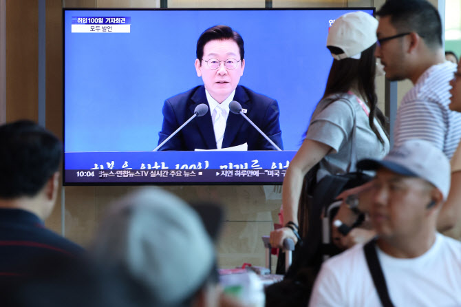 [속보]李대통령 "AI교육 전면적 시행 필요…수학처럼 해야"