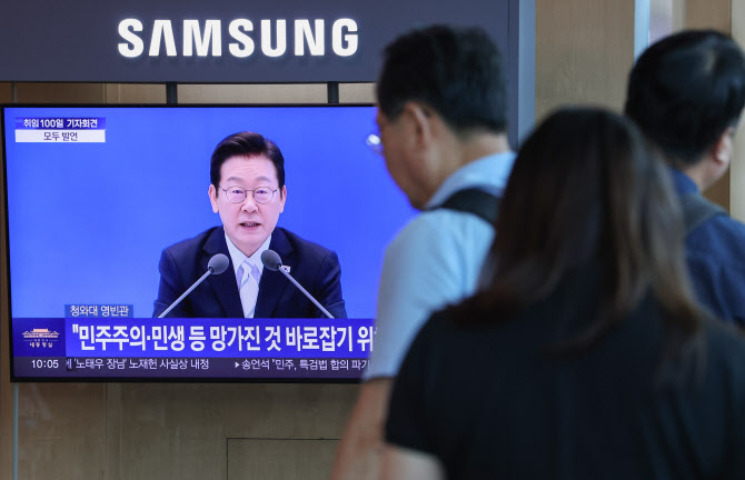 [속보]李대통령 "제 입장에선 현실적 성과 만들어야 한다는 강박 갖고 있어"