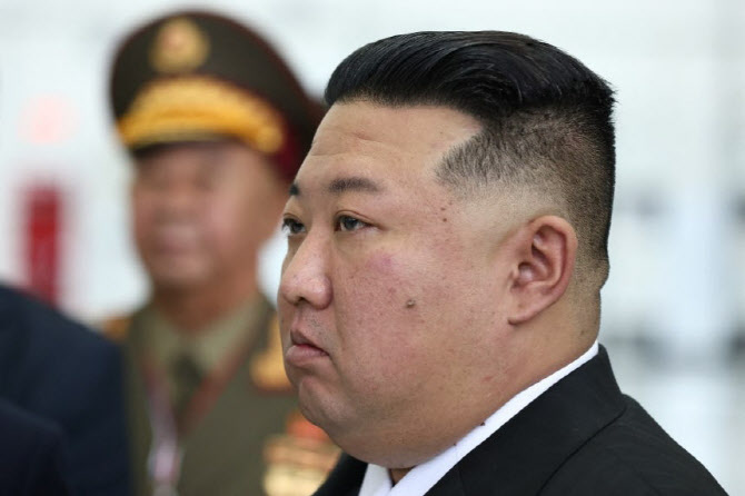 [속보]국정원 “김정은, 심장·혈압 대부분 정상범위…방중 일정 무난히 소화”
