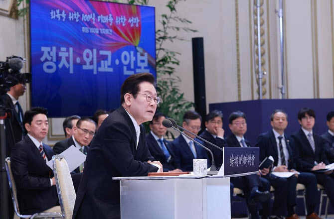이 대통령·마크롱 첫 통화…“AI·우주·방산 등 협력”